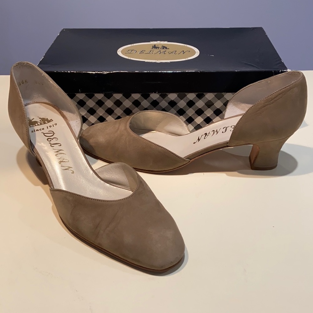 Delman Bistro Taupe Dressbuck Pumps